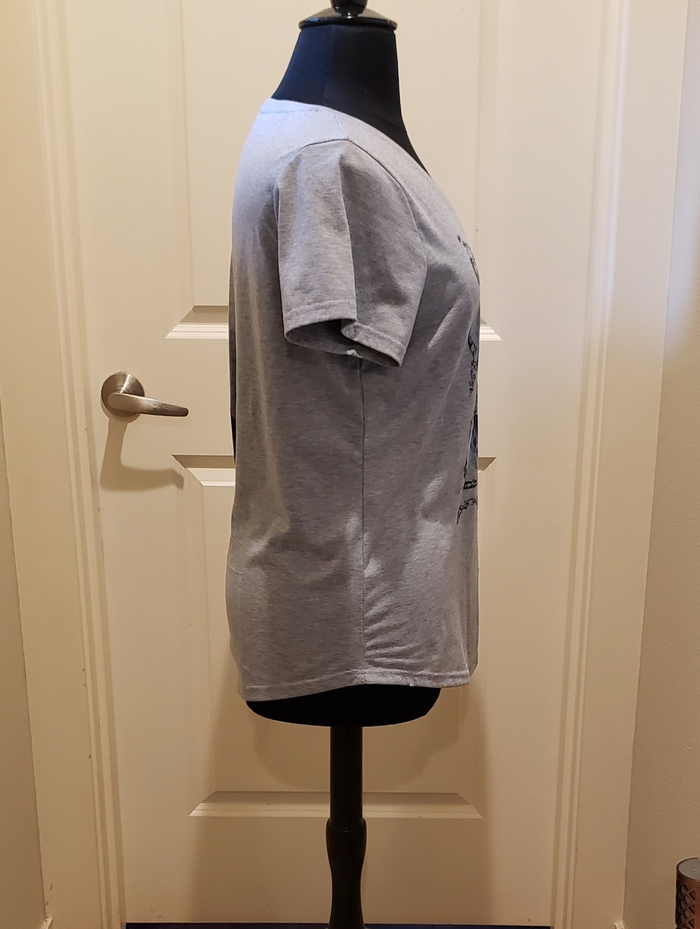 Cricut "Tiffany & Co." Womens Gray Tee with Blue Skull Graphic - Picture 6 of 12